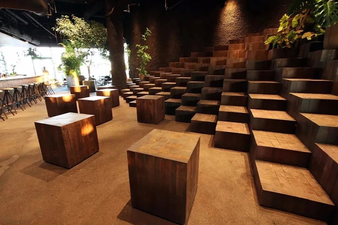 秀峰这个日本餐饮空间设计，带你来到热带丛林